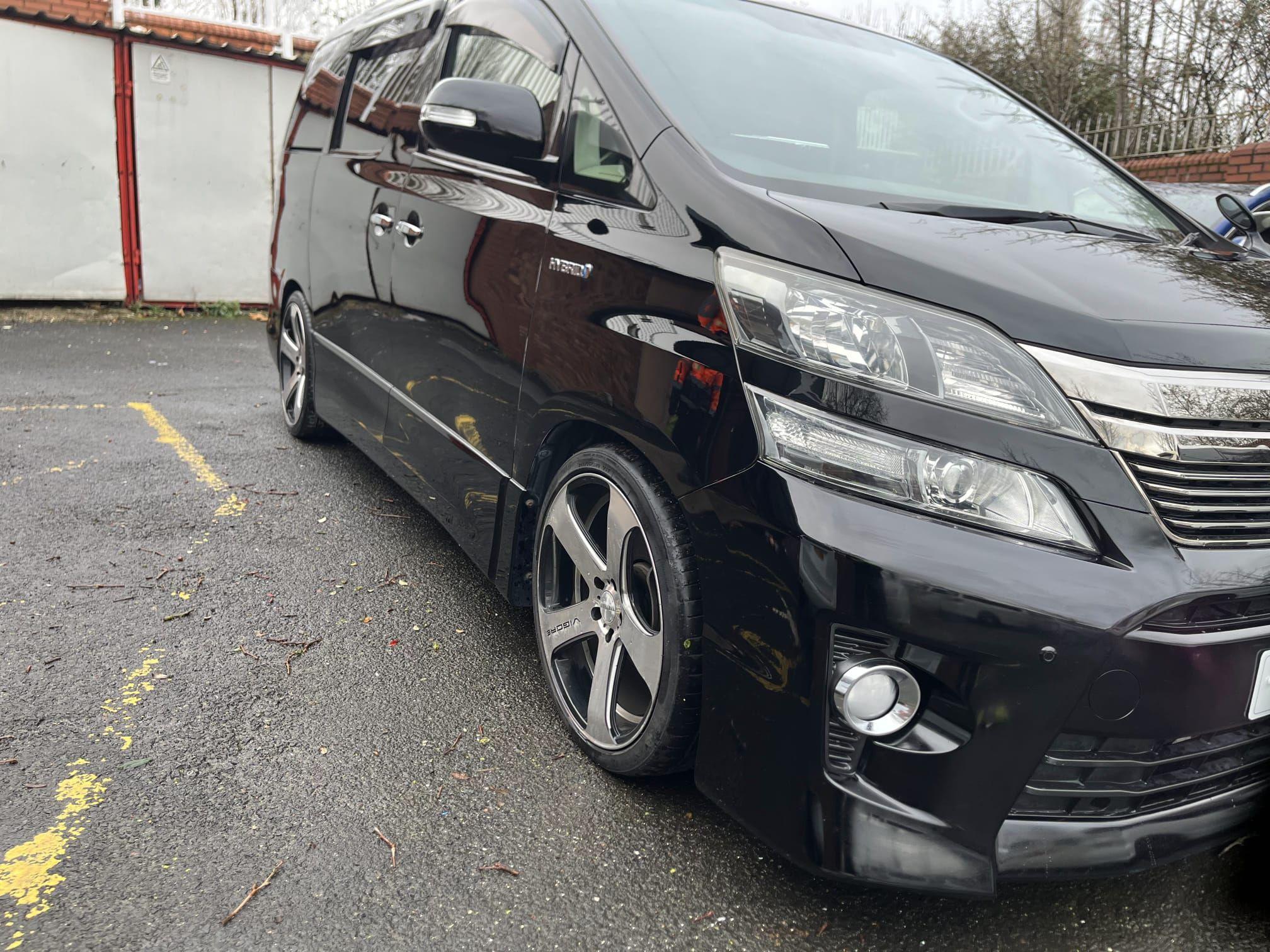 Toyota Vellfire - Hybrid 2.4 VVhT 7 Seats Business Edition Image